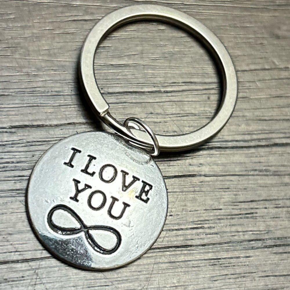 Silver 'I Love You' Keychain
